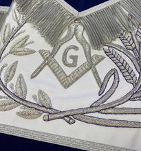 Carica l&#39;immagine nel visualizzatore di Gallery, MASTER MASON Silver Embroidered Apron square compass with G Blue