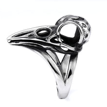 Carica l&#39;immagine nel visualizzatore di Gallery, Beowulf Regalia Handcrafted Stainless Steel Raven Skull Biker Ring