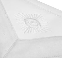 Afbeelding in Gallery-weergave laden, Past Grand Master Blue Lodge Apron - All White Bullion With Wreath &amp; Pillars