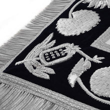 Carica l&#39;immagine nel visualizzatore di Gallery, Worshipful Master Blue Lodge Apron - Customizable Blue Velvet With Silver Bullion &amp; Fringe | Regalia Lodge