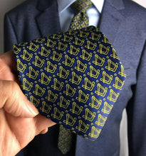 Carica l&#39;immagine nel visualizzatore di Gallery, Masonic Regalia Tie with Gold Square and Compass