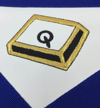 Carica l&#39;immagine nel visualizzatore di Gallery, Masonic Blue Lodge 14th Degree Machine Embroidered Lambskin Apron | Regalia Lodge