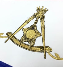 Carica l&#39;immagine nel visualizzatore di Gallery, Masonic Blue Lodge 14th Degree Machine Embroidered Lambskin Apron | Regalia Lodge